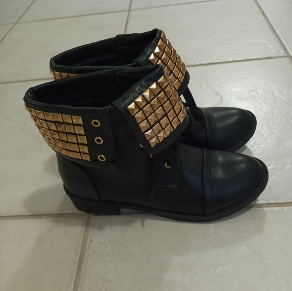 Boots - Picture 5 of 5